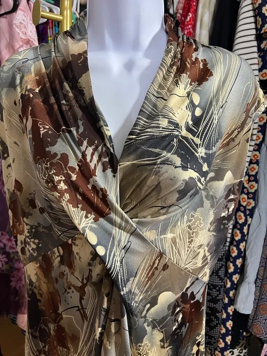 dressbarn Neutral Floral Print Blouse in Beige, Brown, Gray size M - Picture 3 of 9